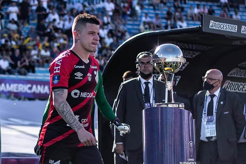 Renato Kayzer foi titular na final da Sul-Americana 2021 Foto: Redes Sociais