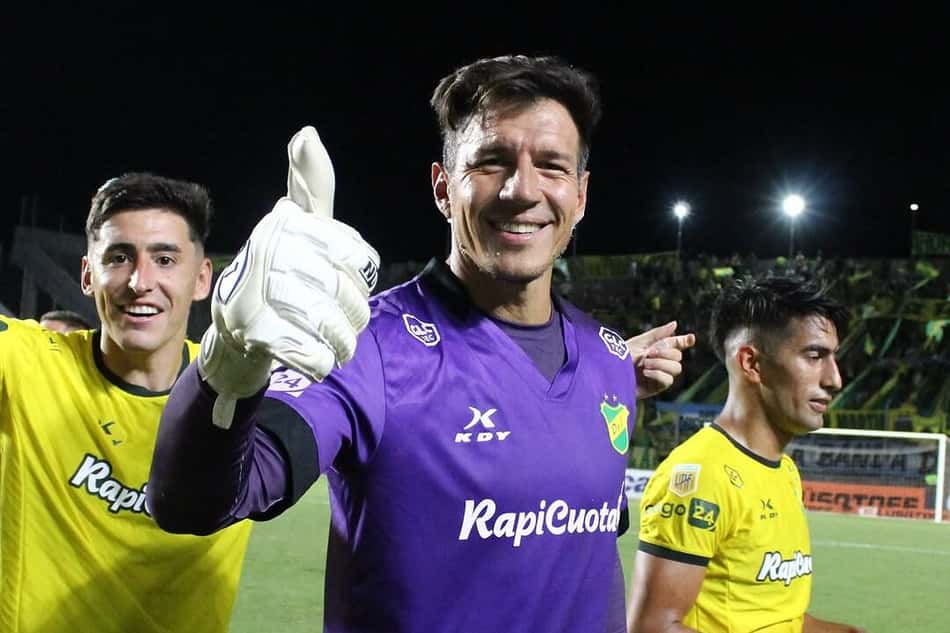 Goleiro e atletas do Defensa y Justicia, da Argentina Foto: Divulgação / Defensa y Justicia