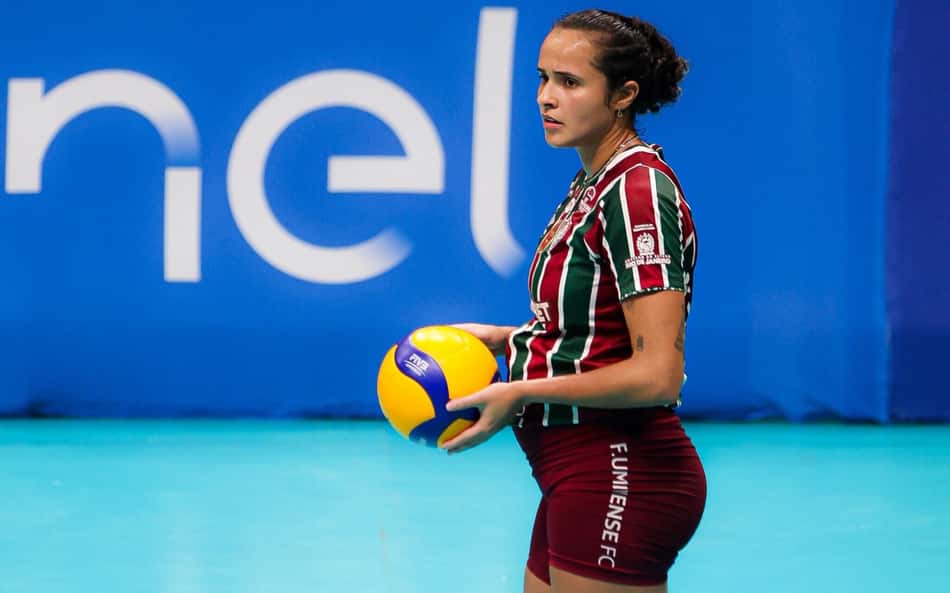 Levantadora do Fluminense joga grávida em partida da Superliga Feminina de Vôlei