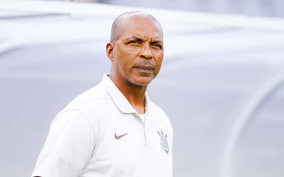Interino do Corinthians destaca diferenças entre base e profissional e comenta demissão de Ramón