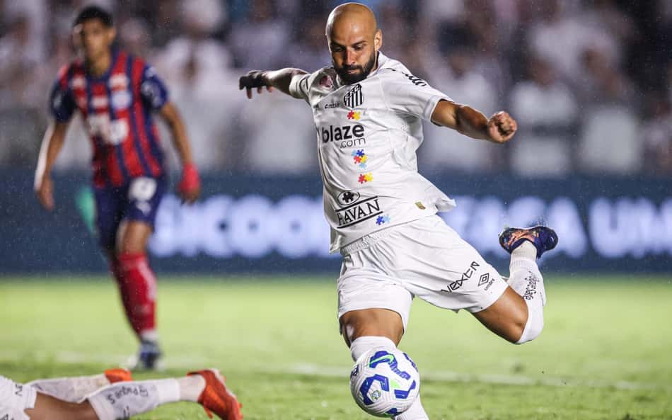 Thaciano avalia empate com o Bahia e responde sobre titularidade no Santos