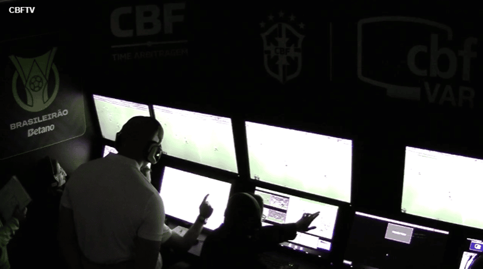 VAR Flu x Vitória
