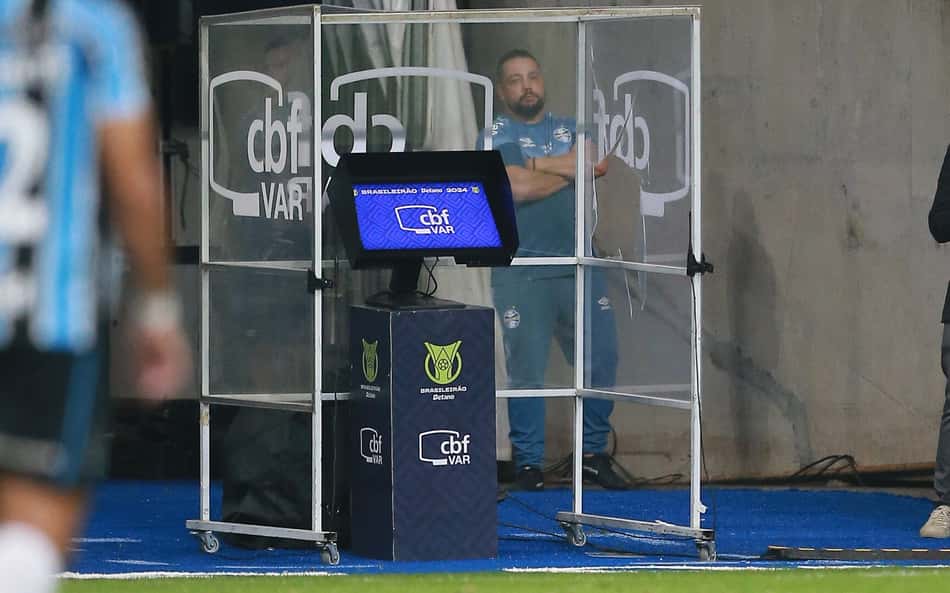 Especialista de arbitragem vê dois erros graves em rodada do Brasileirão