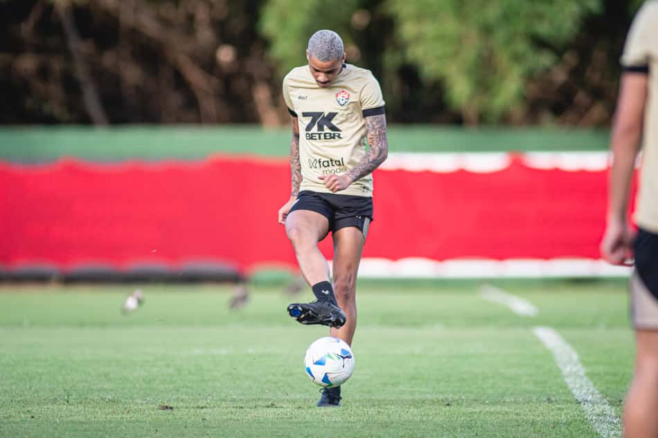 Janderson em treino do Vitória  Foto: Victor Ferreira / EC Vitória