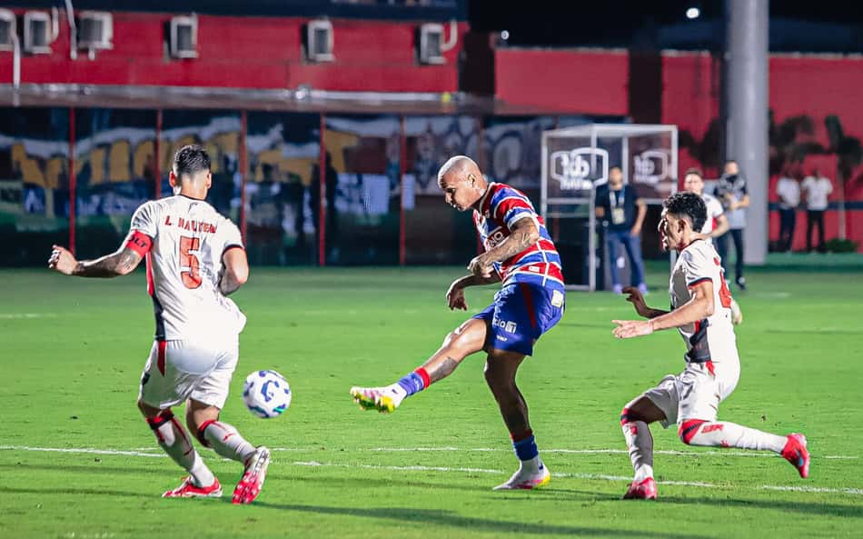 Deyverson lamenta derrota do Fortaleza: 'Vontade não está faltando'