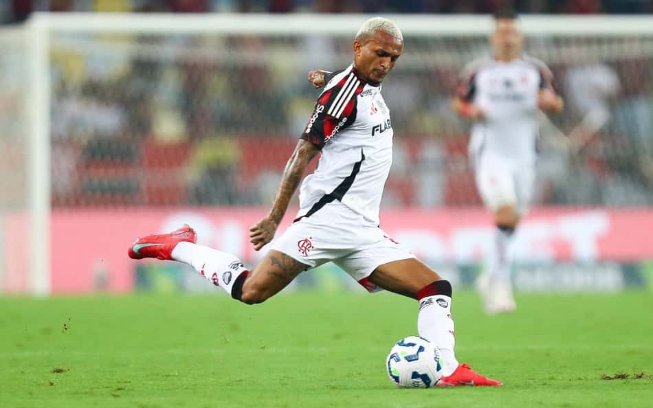 ANÁLISE: Flamengo abusa de cruzamentos e fica no zero contra o Vasco
