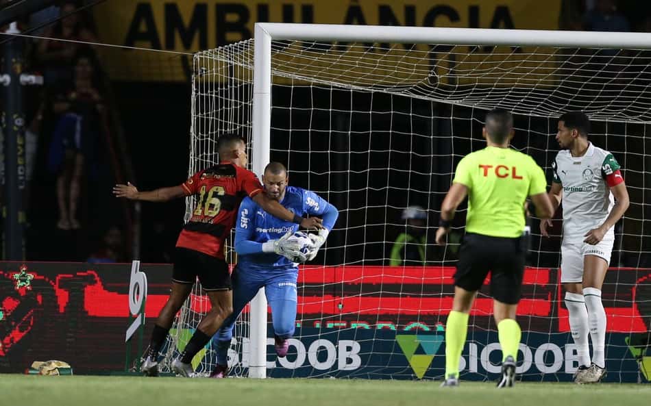 Atitude de Weverton em Sport x Palmeiras viraliza: 'Coringando'
