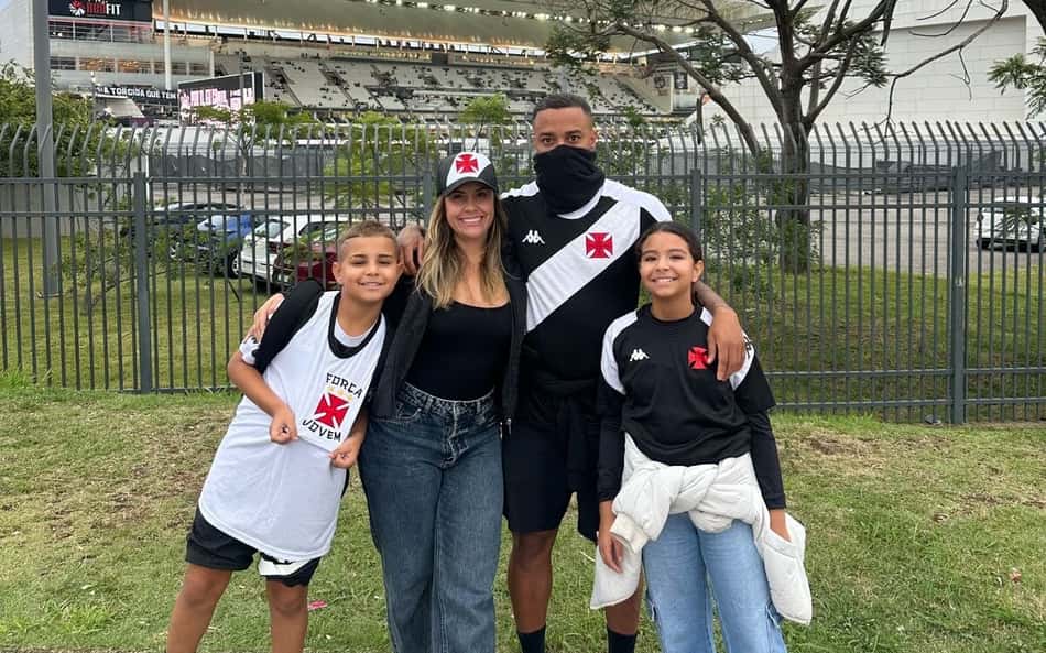 Herói do Vasco no título de 2015 critica apatia na derrota para o Corinthians