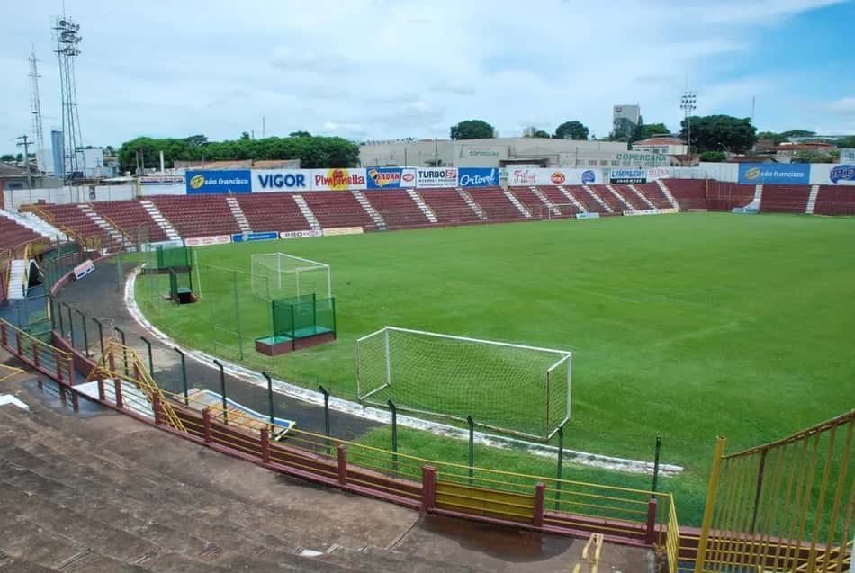 Sertãozinho manda seus jogos no Estádio Frederico Dalmaso, o Fredericão. (Foto: Luciano André/Sertãozinho FC)