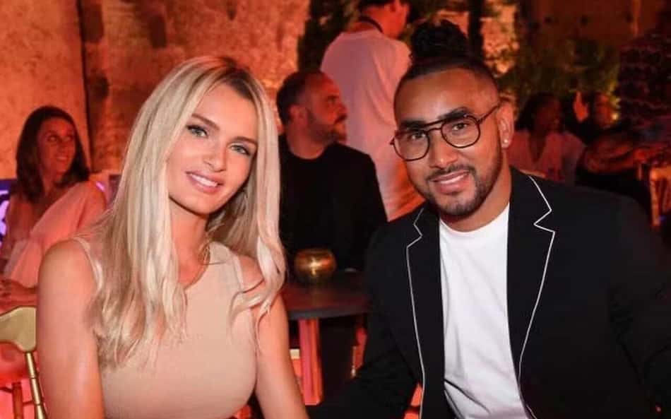 Esposa de Payet aparece no Rio após jogador ser denunciado por violência contra advogada