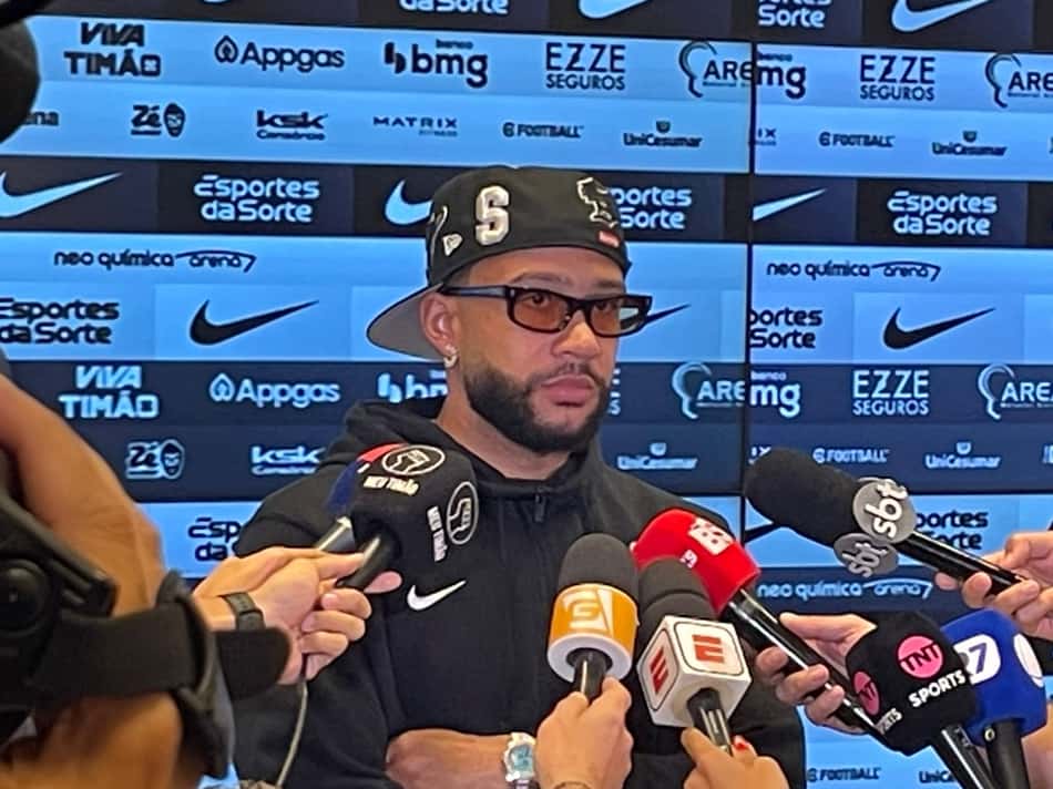 Memphis Depay na zona mista após jogo contra o SPort