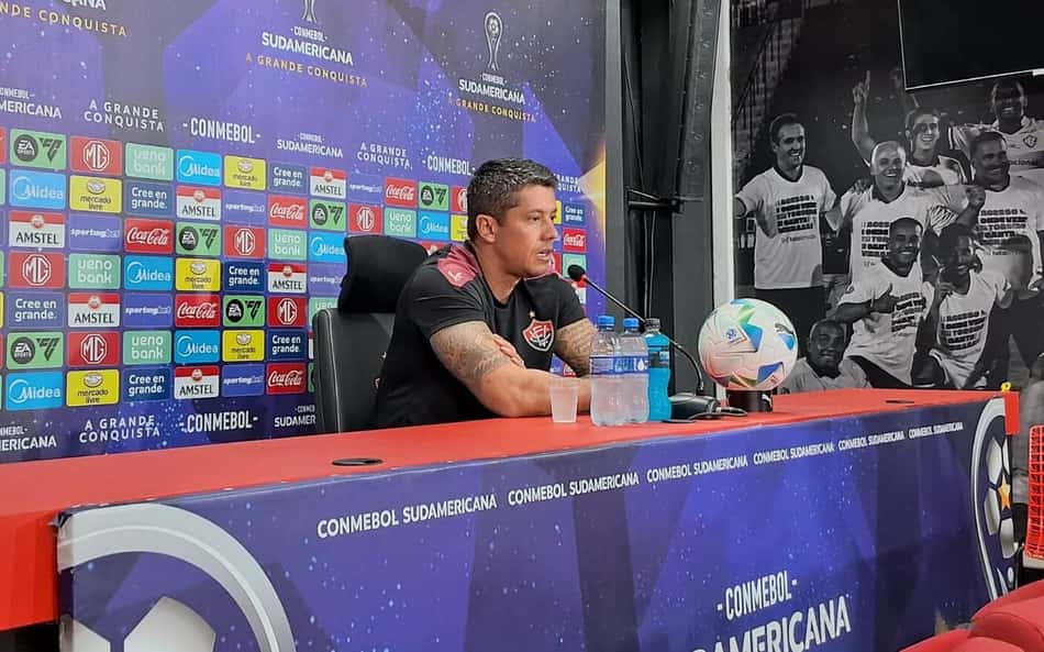 Carpini diz que derrota para o Cerro Largo não abala o Vitória e defende elenco