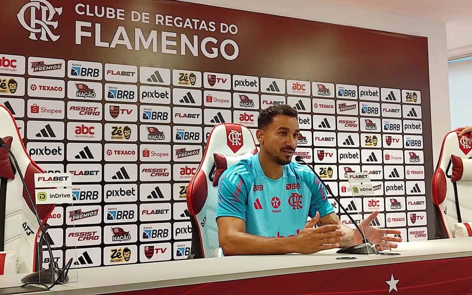 Assista na íntegra a entrevista coletiva de Danilo, do Flamengo