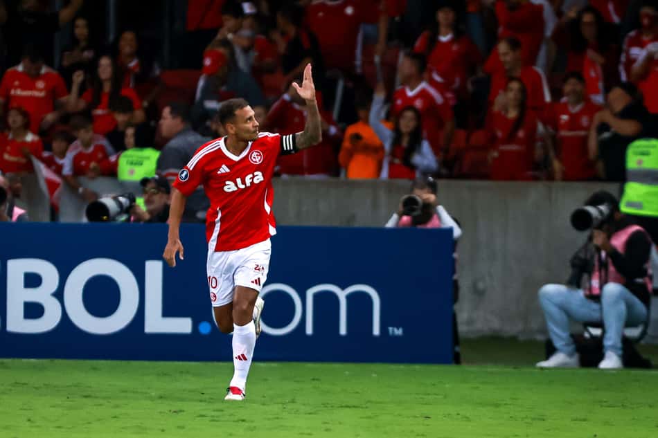 Alan Patrick comemora seu gol contra o Atlético Nacional pela Libertadores