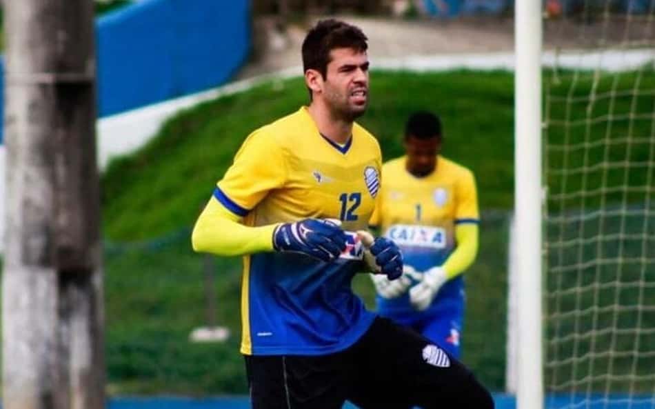 Globo é condenada a pagar indenização a goleiro por reprisar 'frango'