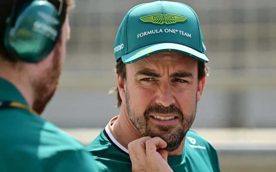 Volante de Alonso se solta durante treino livre; veja vídeo