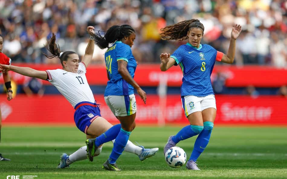 Seleção feminina perde amistoso para os Estados Unidos por 2 a 0