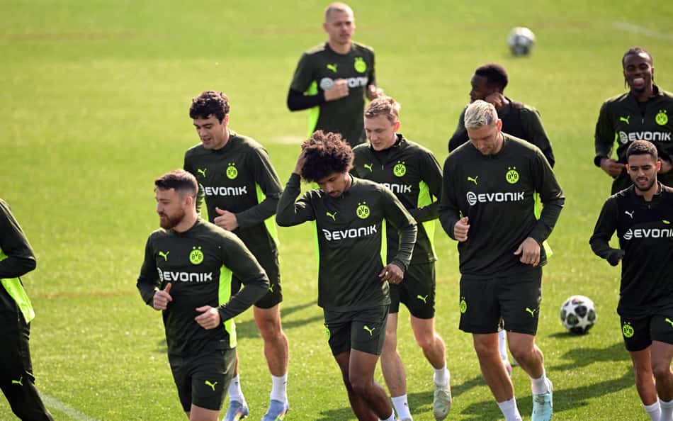 Torcedores do Borussia Dortmund lançam fogos em hotel do Barcelona