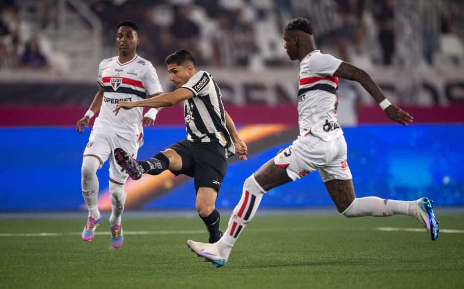 Botafogo x São Paulo: jornalista da Globo discorda da arbitragem em polêmicas