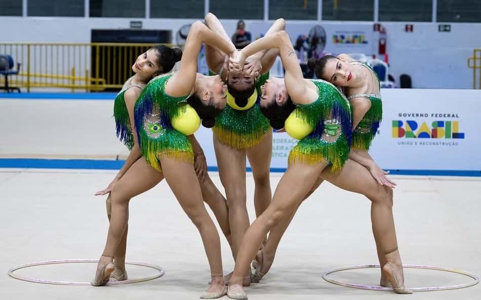 Ao som de 'Evidências', seleção de ginástica rítmica prepara nova série