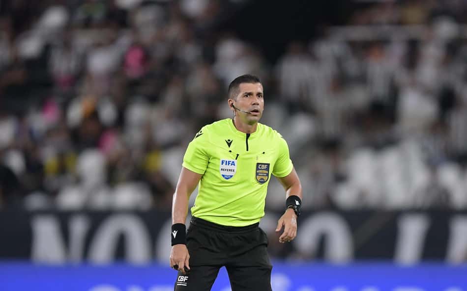 Árbitro relata ofensas de estafe do Fluminense após derrota