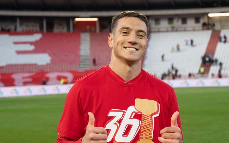 Ex-Palmeiras comemora título com o Estrela Vermelha e temporada na Sérvia