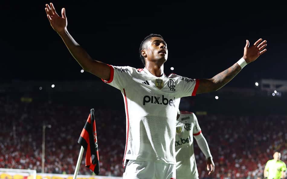 Às vésperas do retorno de Pedro, Bruno Henrique assume artilharia do Flamengo