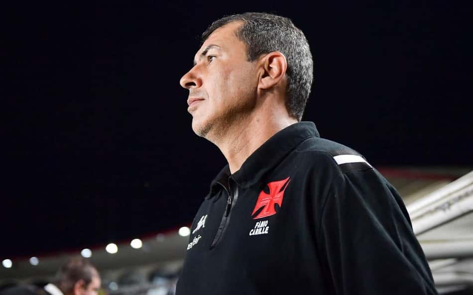 Atitude de Carille enquanto é xingado após Vasco x Lanús irrita torcedores