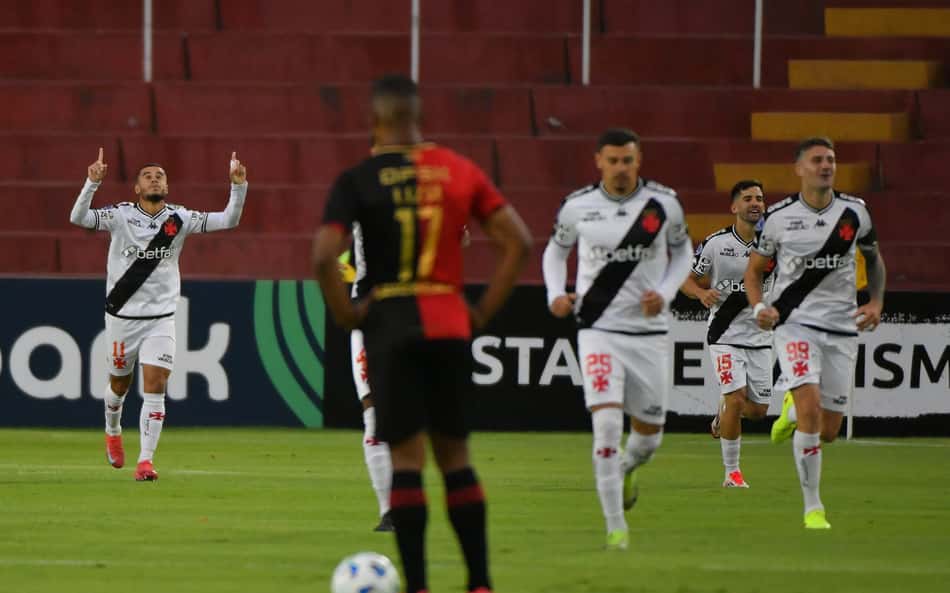 Philippe Coutinho anota golaço para o Vasco e leva web à loucura: 'Puskás'