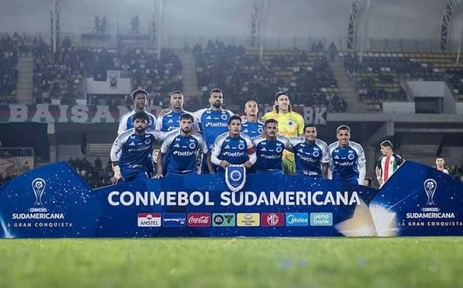 Atacante do Cruzeiro vira alvo após derrota para o Palestino: 'Constrangedor'
