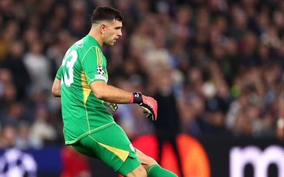 Campeão mundial pela França ataca Dibu Martínez: 'Precisa de um psiquiatra'