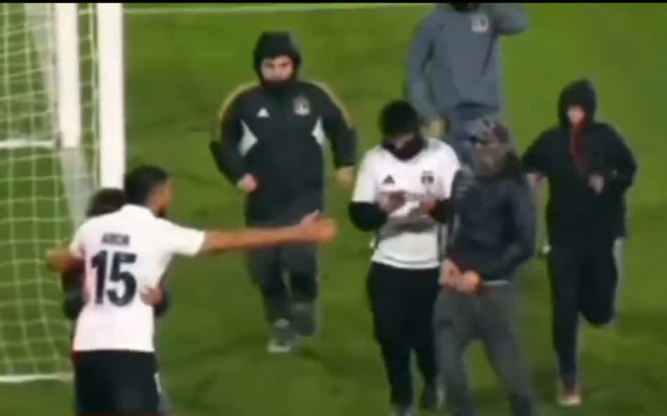 Quem é o jogador do Colo-Colo que impediu torcedores de chegarem ao time do Fortaleza?