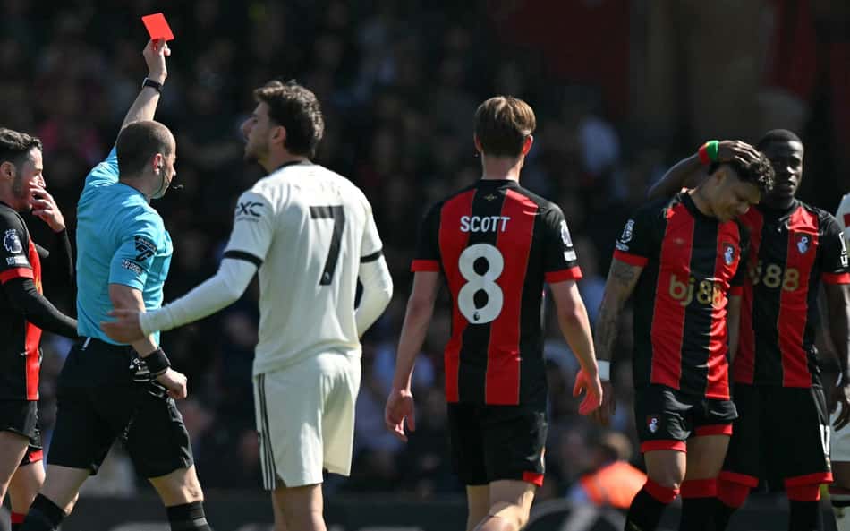 Brasileiro é expulso em lance polêmico e atrapalha equipe na Premier League
