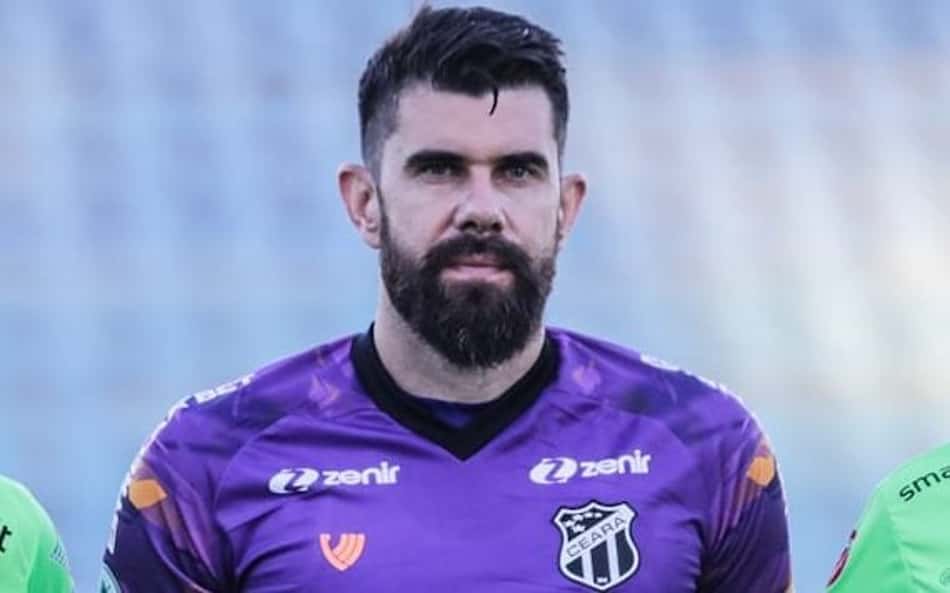 Fernando Miguel protesta após pênalti contra o Ceará: 'Ridículo'