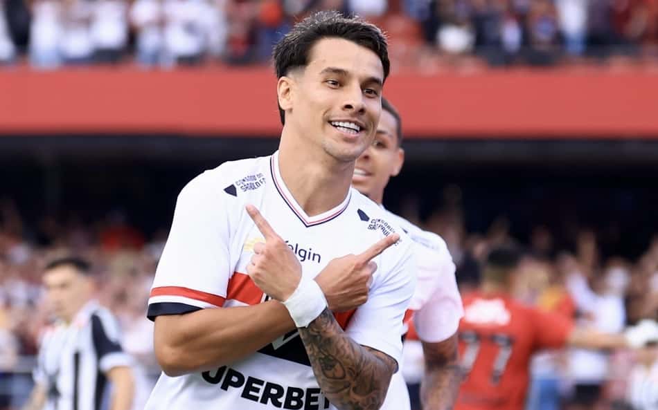 Web vai à loucura com gol de Ferreirinha: 'Coloca a tanga, Craque Neto'