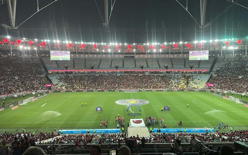 Ingresso caro, Maracanã vazio? Flamengo fatura, mas torcedores reclamam