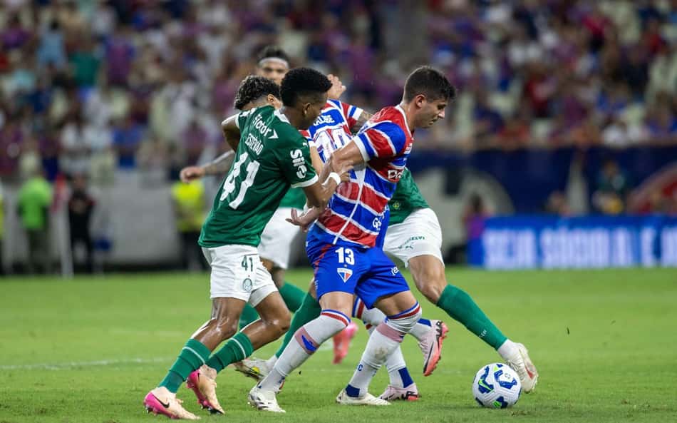 CBF divulga áudio do VAR sobre pênalti no jogo entre Fortaleza e Palmeiras: 'Antinatural'