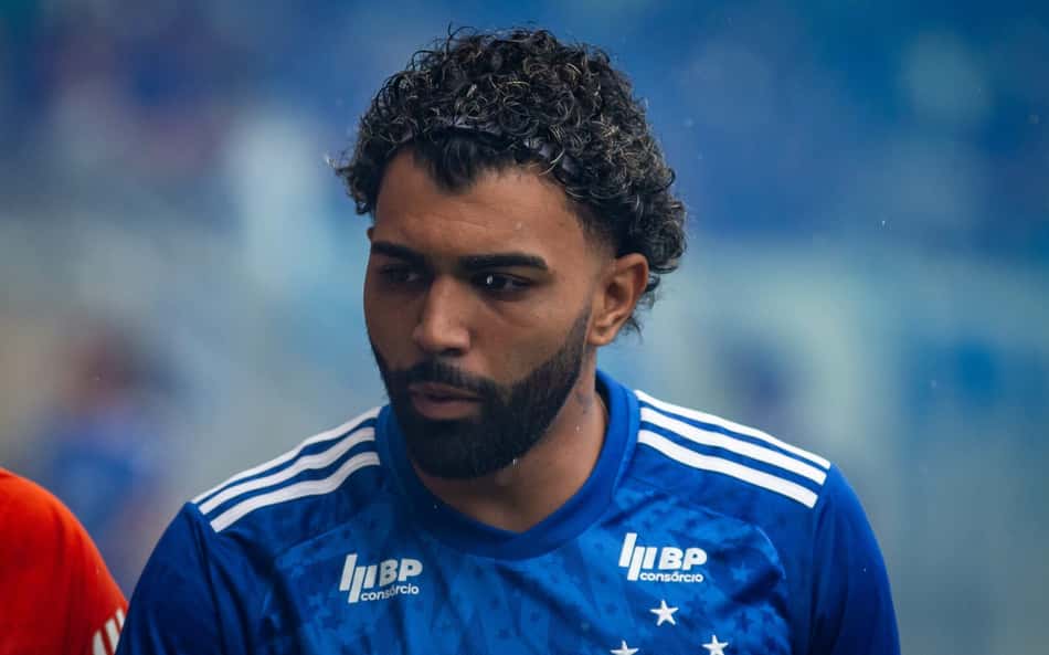 Expulsão? Gabigol acerta adversário, e ex-árbitro analisa lance em Unión x Cruzeiro
