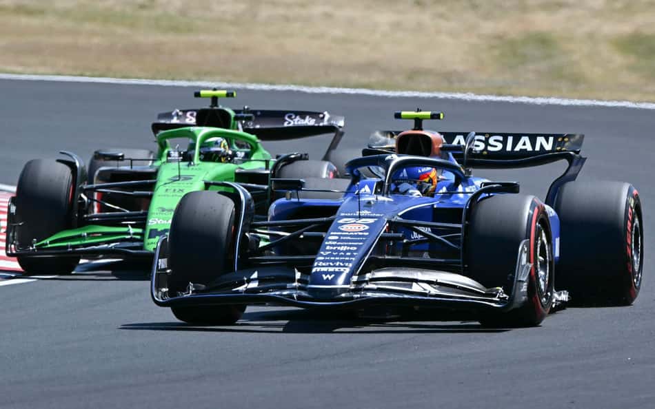 gabriel-bortoleto-carlos-sainz-gp-japao-scaled-aspect-ratio-512-320