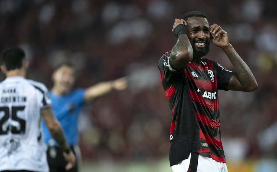 Torcedores do Flamengo criticam atitude de Gerson após derrota: 'Desce do salto'