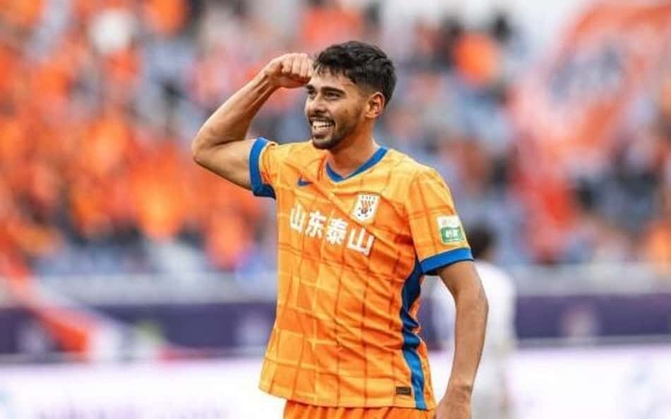 Vencedor do Puskás, Madruga alcança marca significativa no Campeonato Chinês