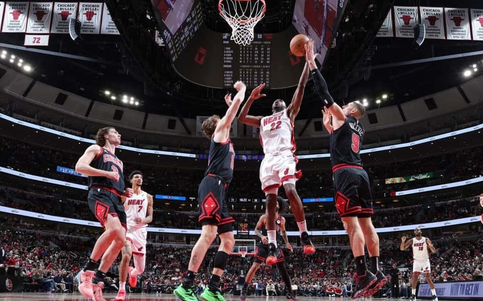 Miami Heat mantém escrita no play-in da NBA e supera Chicago Bulls