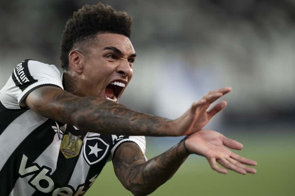 Igor Jesus comemora gol no jogo do Botafogo contra o Capital pela Copa do Brasil