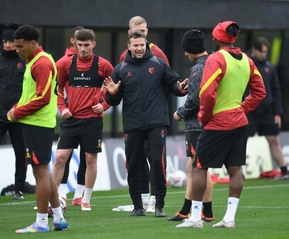 O Watford treinado por Tom Cleverley se prepara para receber o Burnley, veja onde assistir (Foto: Divulgação/Watford FC)