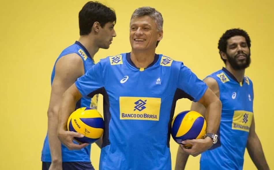 Ex-técnico da Seleção Brasileira de vôlei volta à função após quase dois anos