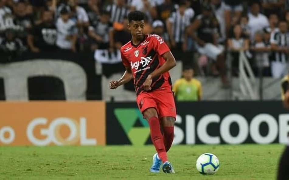 Líder da Série B, Athletico-PR recebe apoio de Robson Bambu