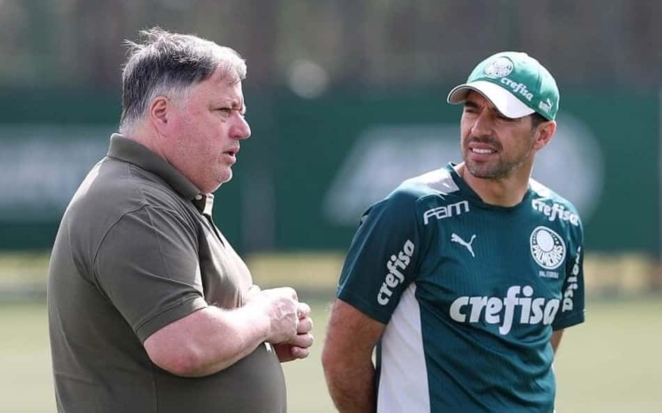 Anderson Barros analisa problemas do Palmeiras e comenta futuro de Abel