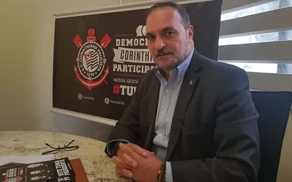 Acusações e divergências sobre estatuto marcam afastamento de Tuma no Corinthians