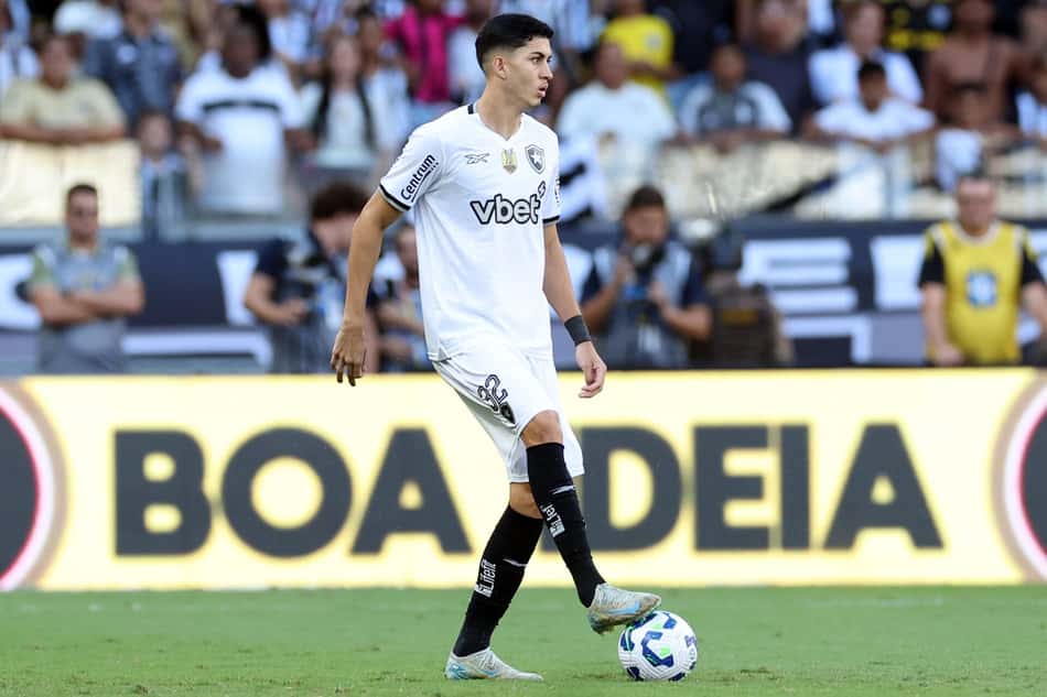 Jair Cunha vai desfalcar o Botafogo diante do Estudiantes