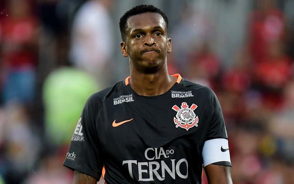 Mãe do filho de Jô revela mandado de prisão contra ex-Corinthians por pensão